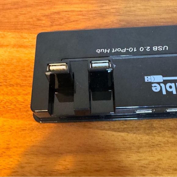 Plugable USB 2.0 10-Port High Speed Hub with Power Adapter and Two Flip-Up Ports - Picture 6 of 9